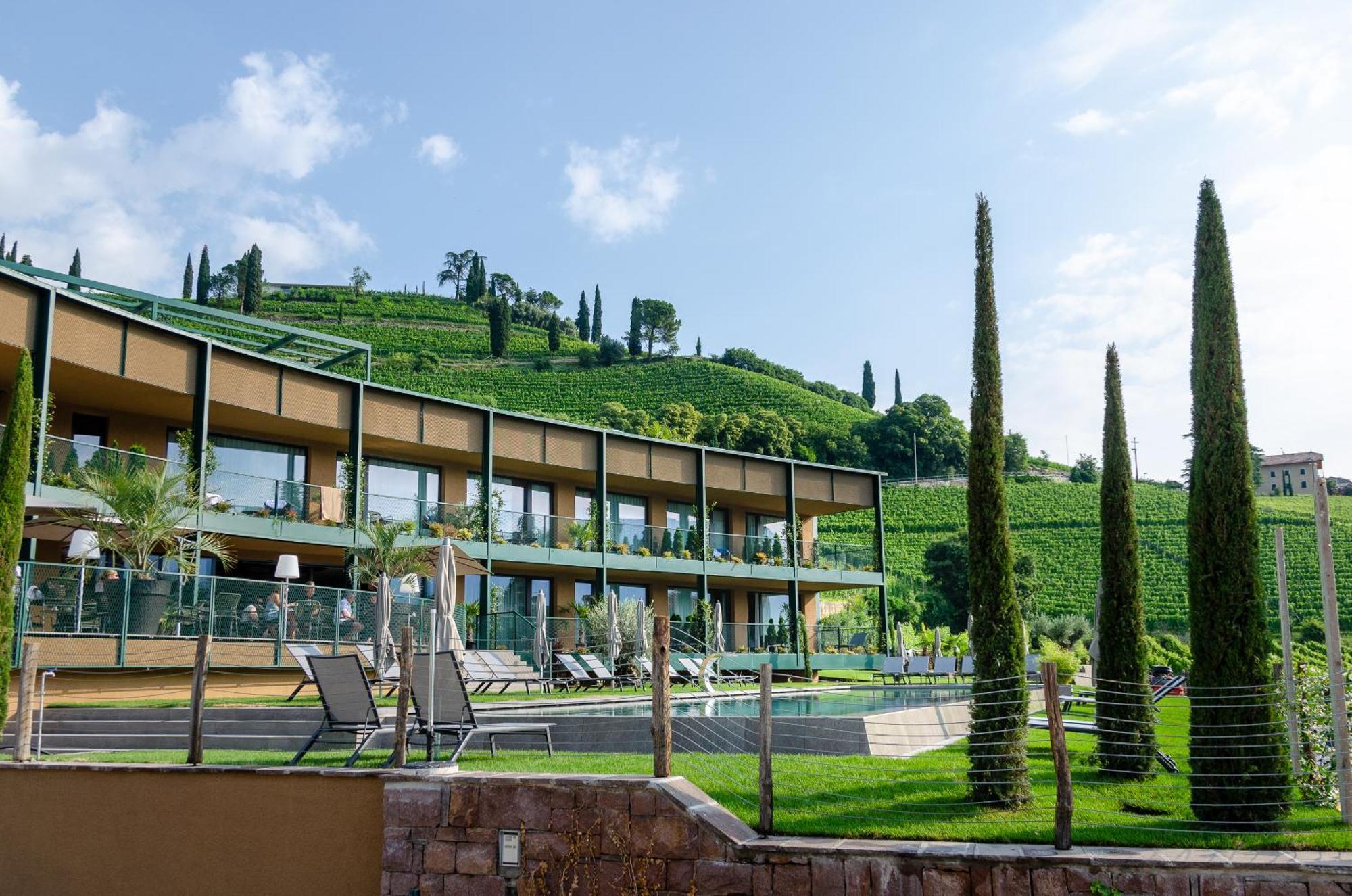 Naj Hotel *
